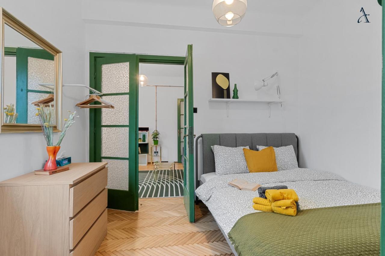 11 Apartament